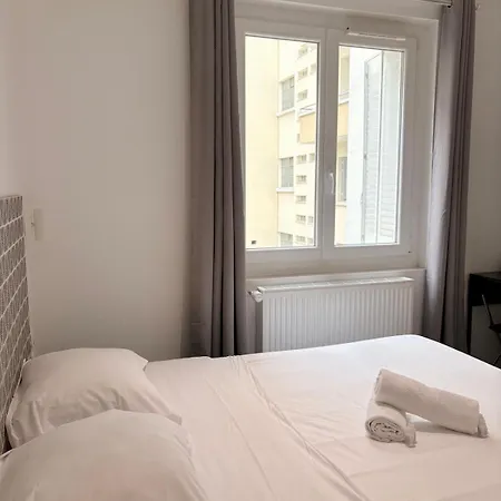 Cosy - Wifi - Tram Au Pied Appartement